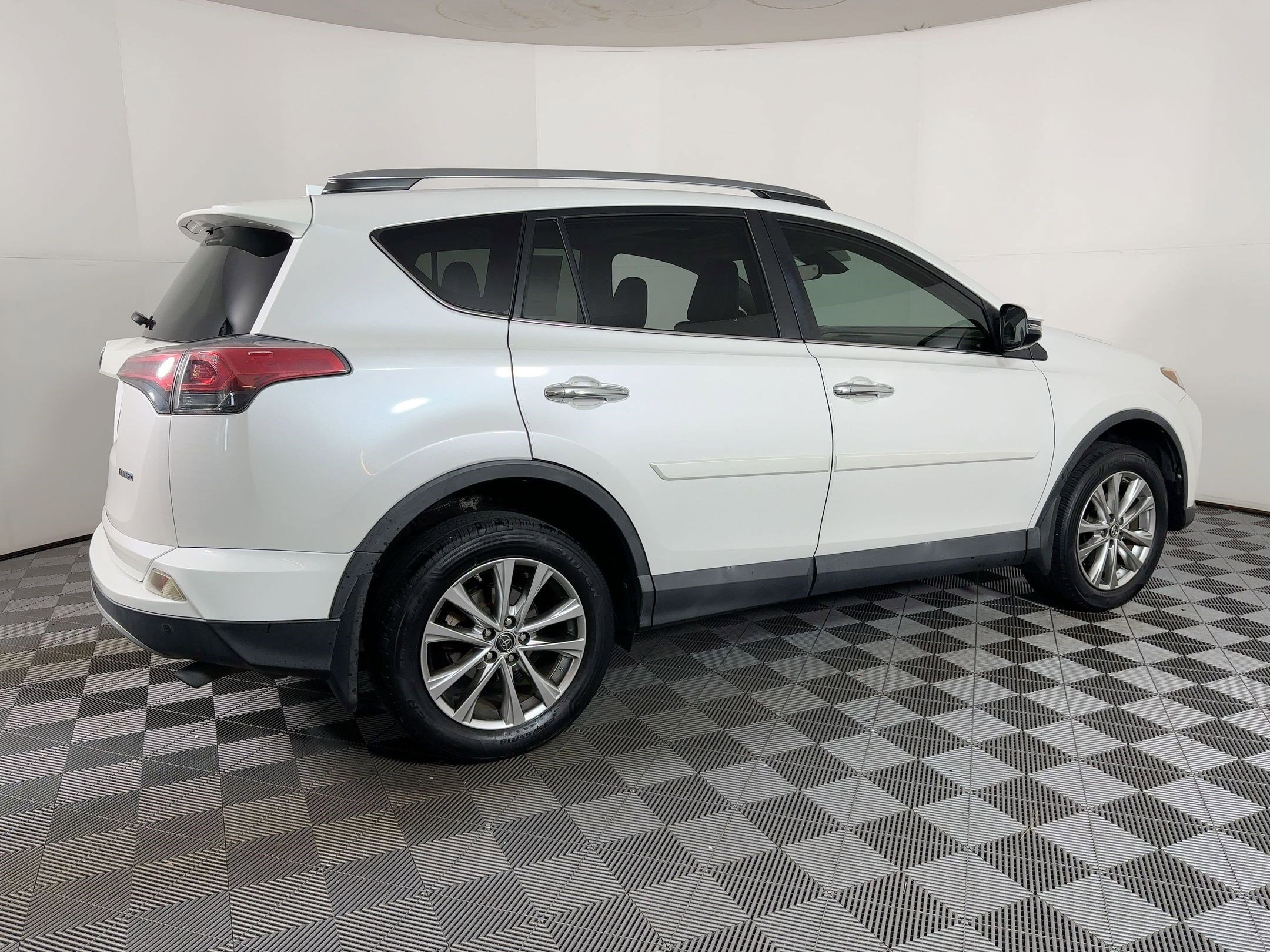 Used 2018 Toyota RAV4 Limited w/ Advanced Technology Package image 7