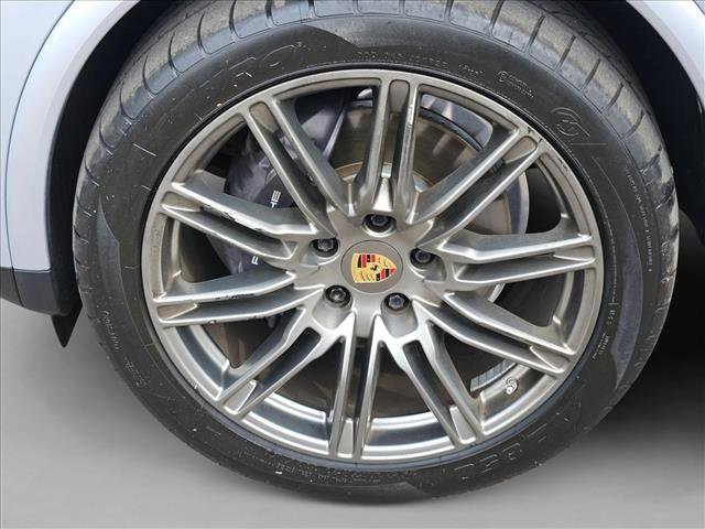 Used 2017 Porsche Cayenne Platinum Edition image 30