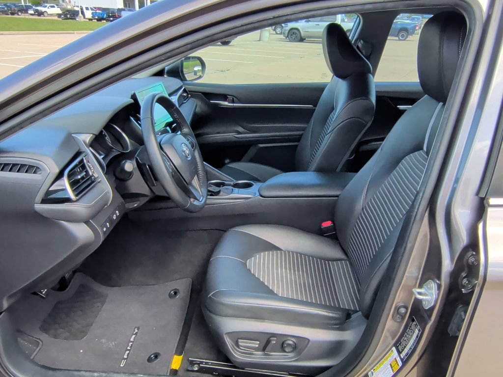 Used 2022 Toyota Camry SE FWD image 12