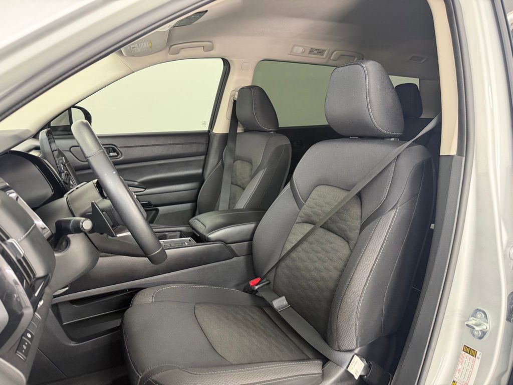 Used 2023 Nissan Pathfinder SV image 47