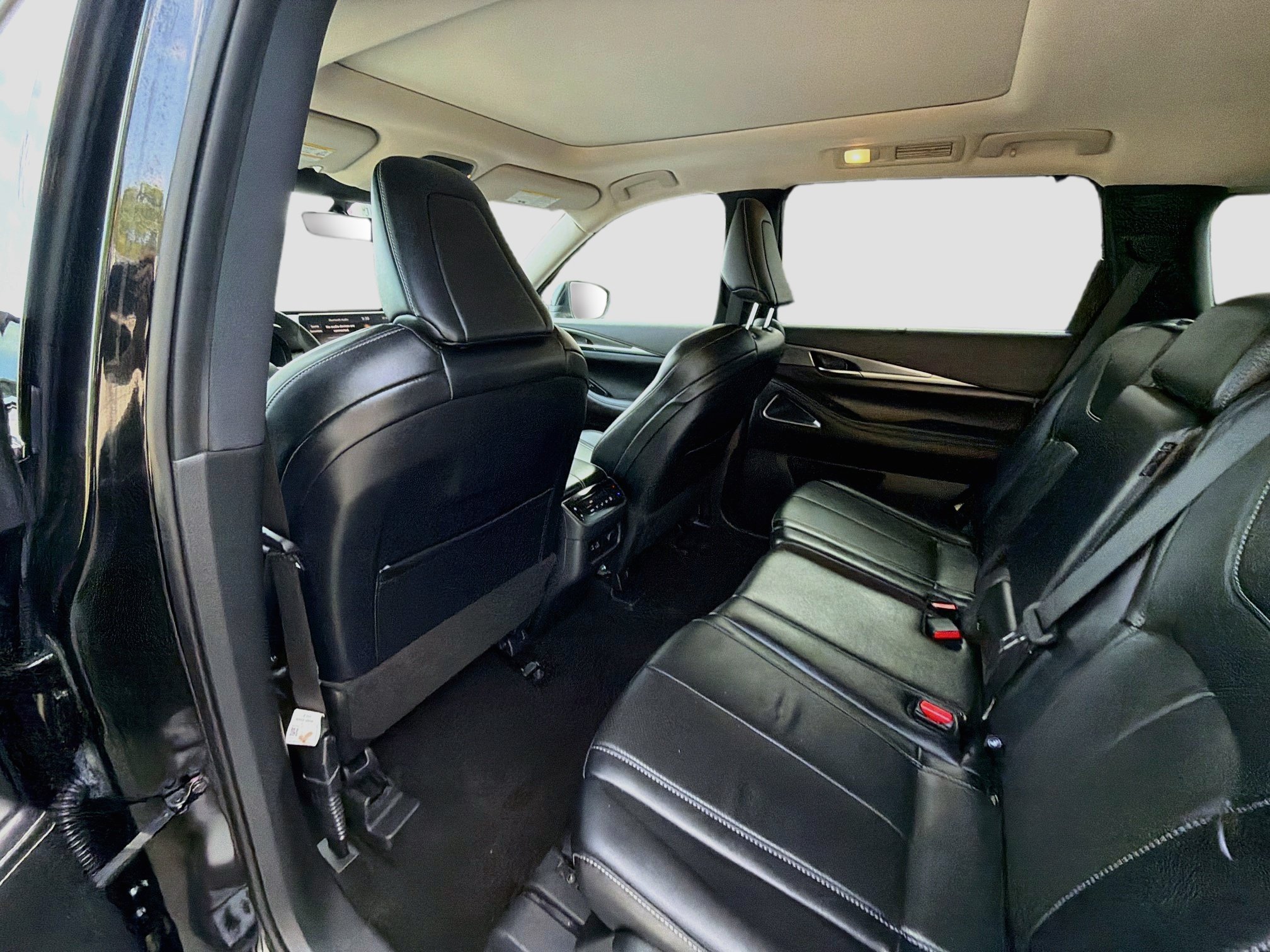 Used 2023 INFINITI QX60 Luxe w/ Performance Audio Package FWD image 25