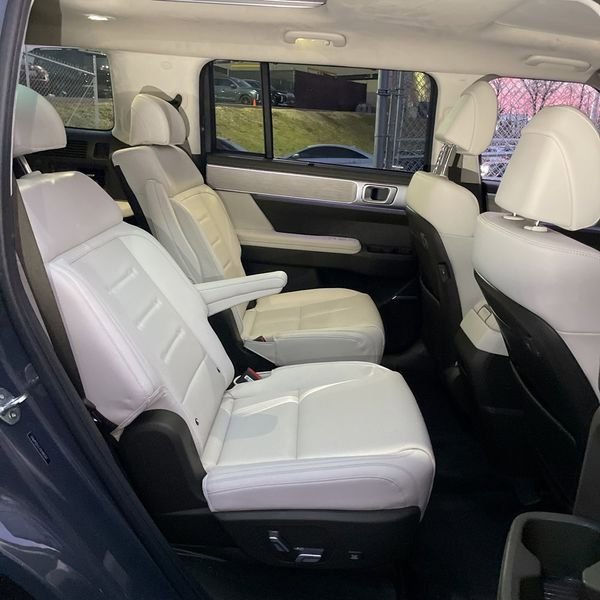 Used 2025 Hyundai Santa Fe Calligraphy image 8