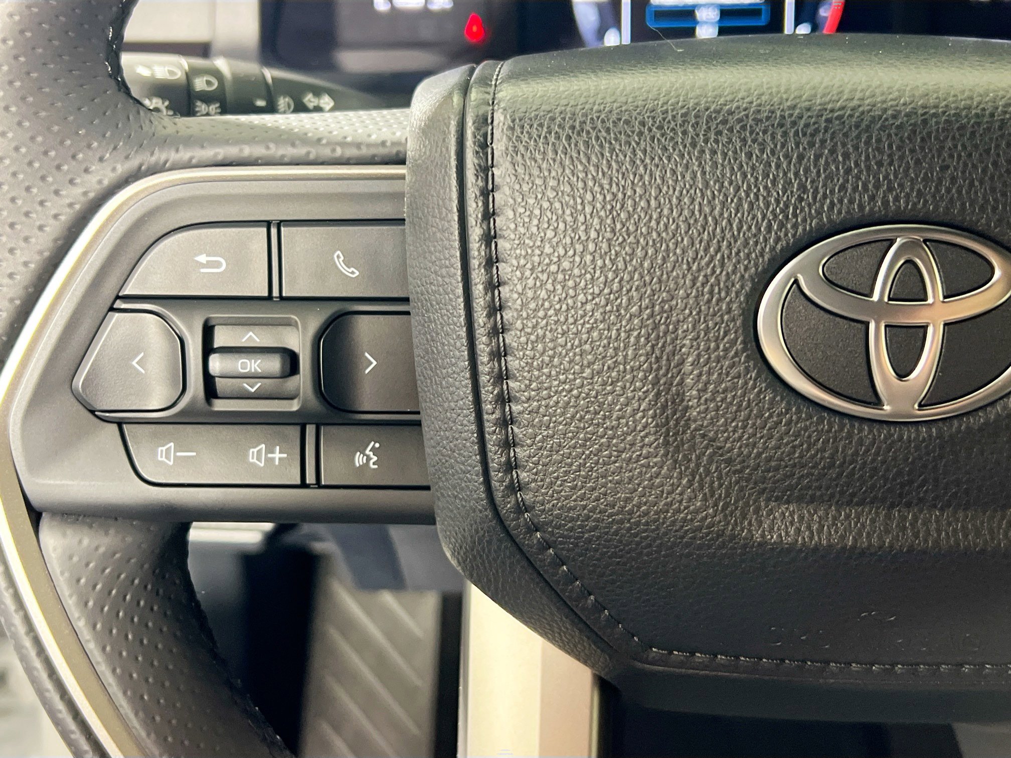 Used 2025 Toyota 4Runner SR5 image 18