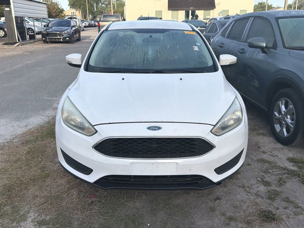 Used 2015 Ford Focus SE image 2