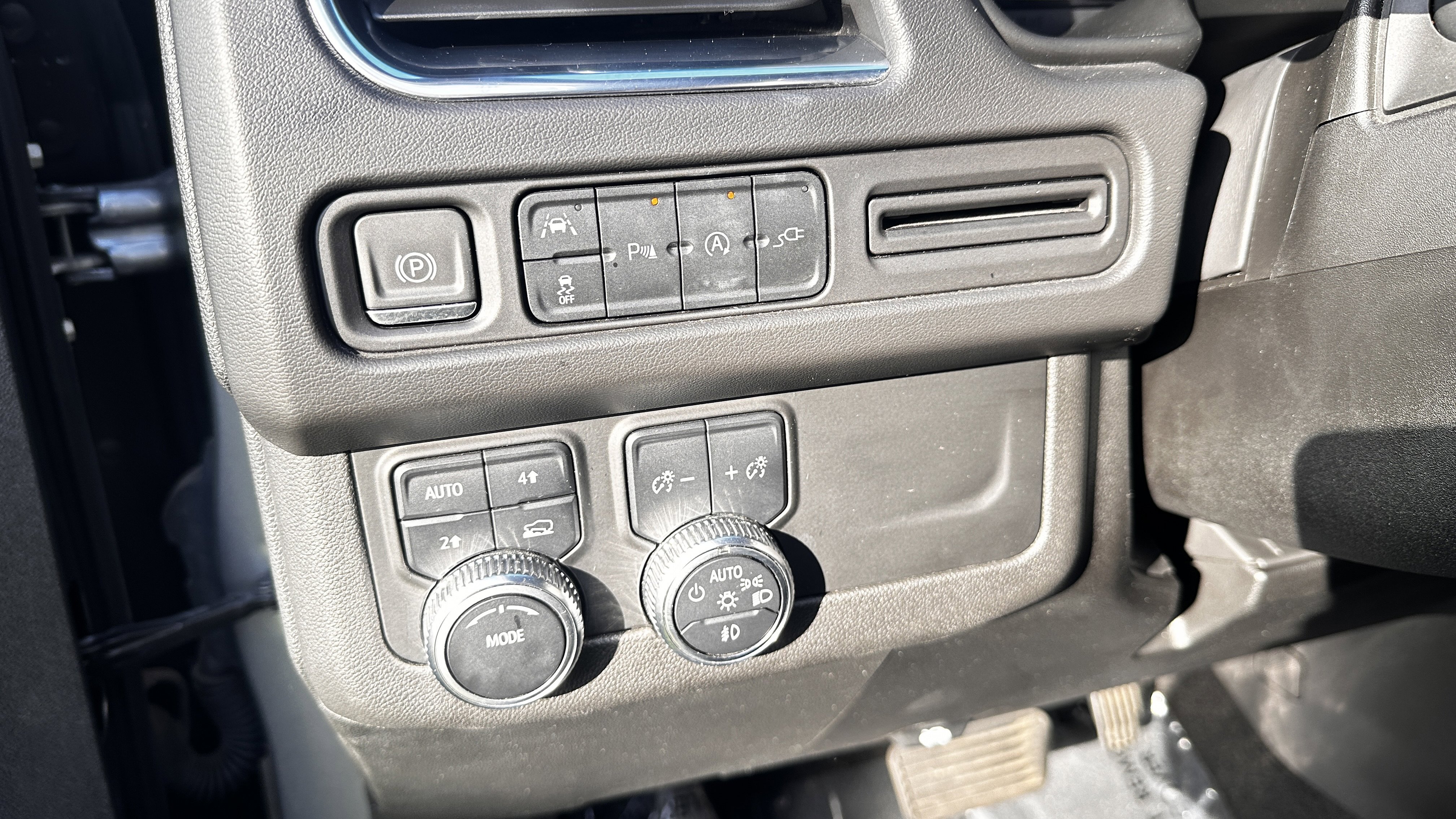 Used 2022 GMC Yukon SLT image 13