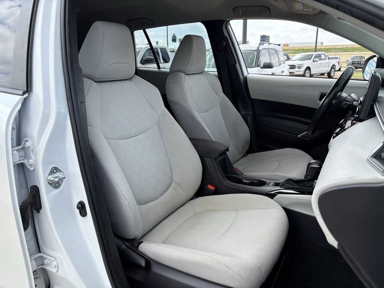 Used 2022 Toyota Corolla Cross LE image 29