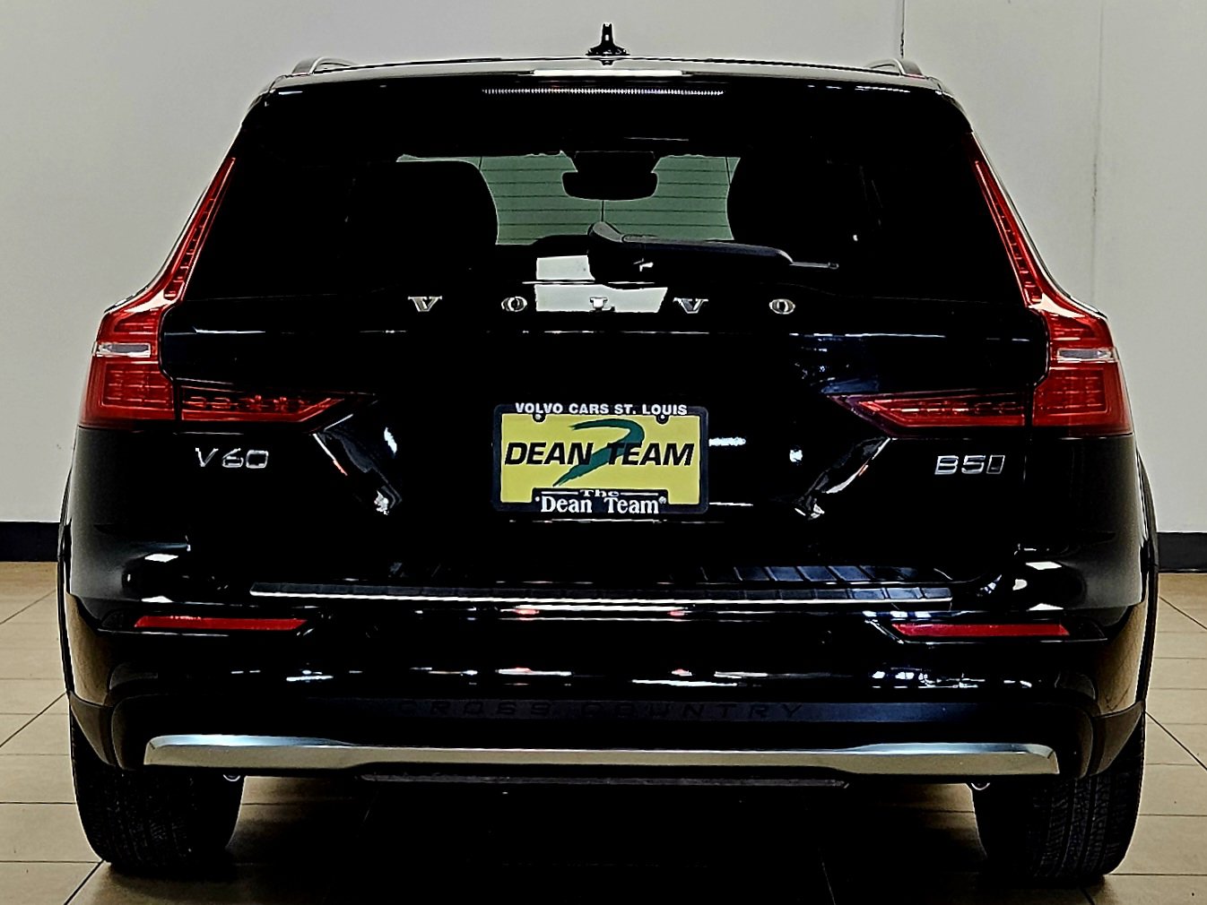 Used 2024 Volvo V60 B5 Cross Country Plus image 7