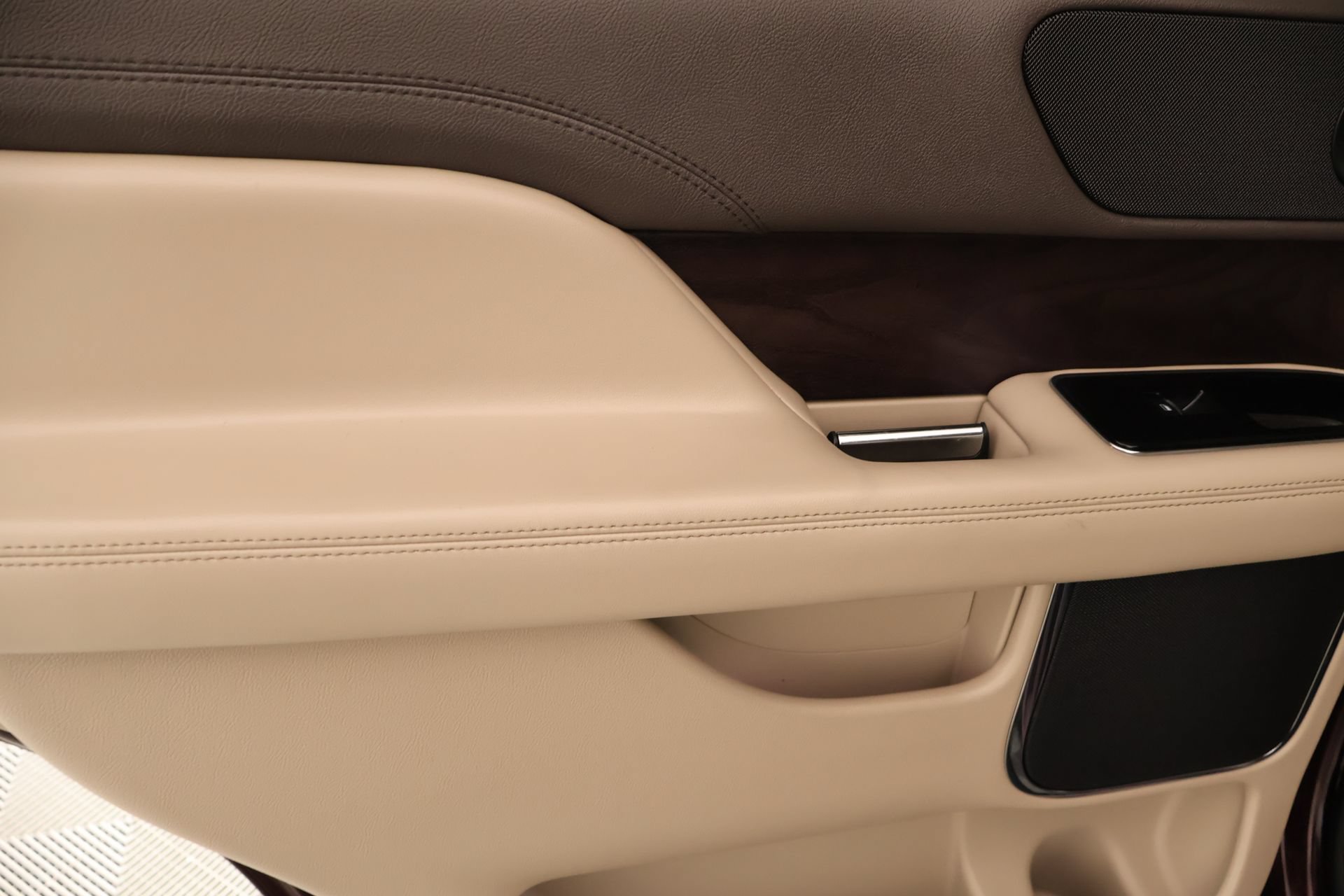 Used 2024 Lincoln Navigator Premiere AWD/4WD image 19