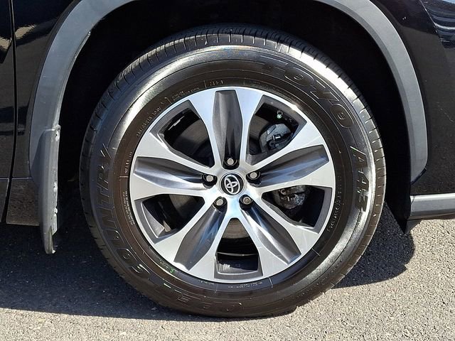 Used 2023 Toyota Highlander XLE AWD/4WD image 8