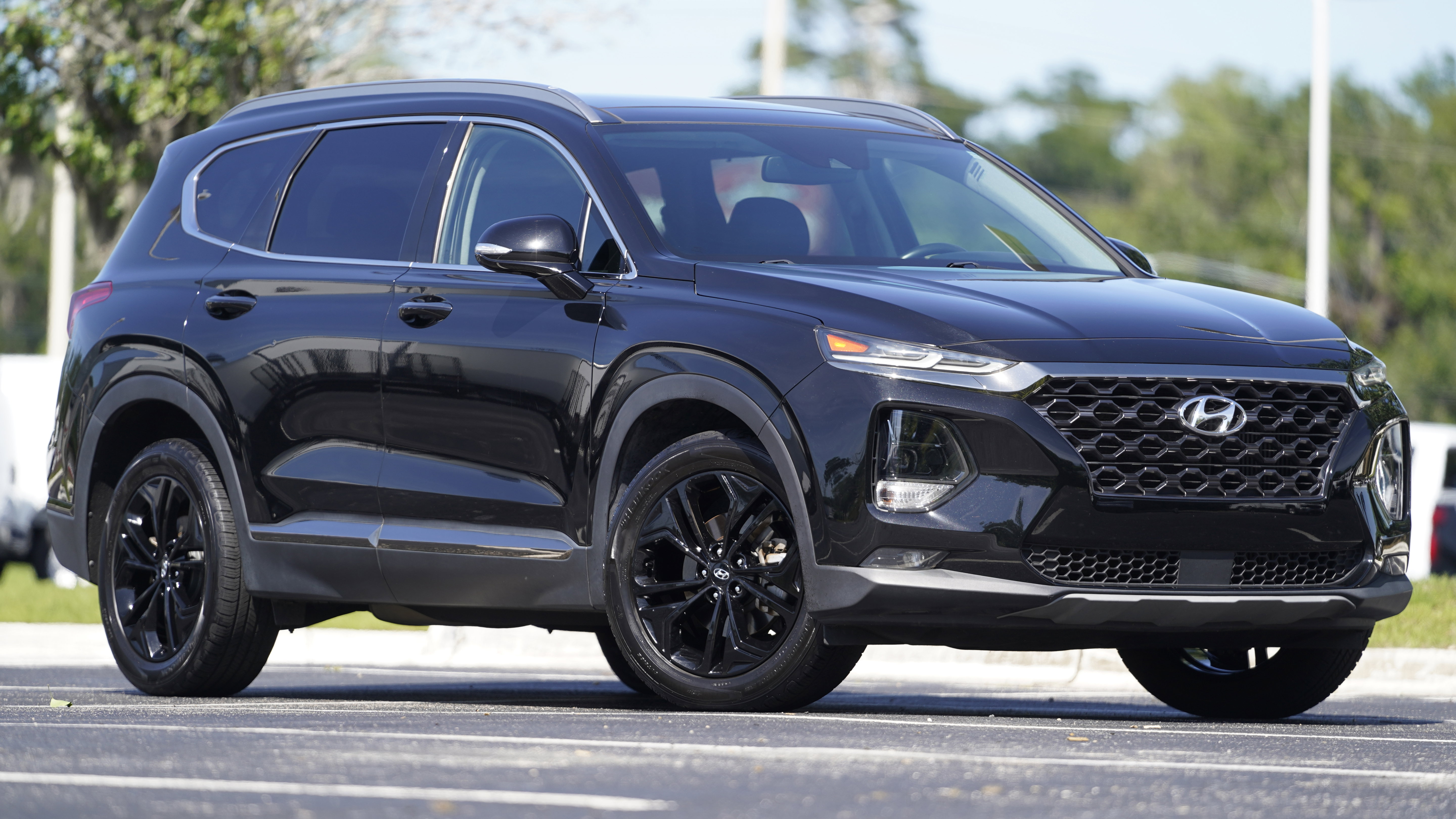 Used 2019 Hyundai Santa Fe Limited FWD image 2
