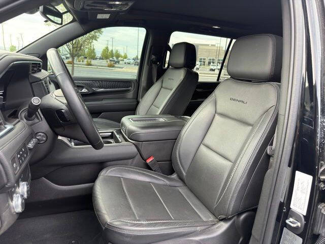 Used 2023 GMC Yukon XL Denali AWD/4WD image 8