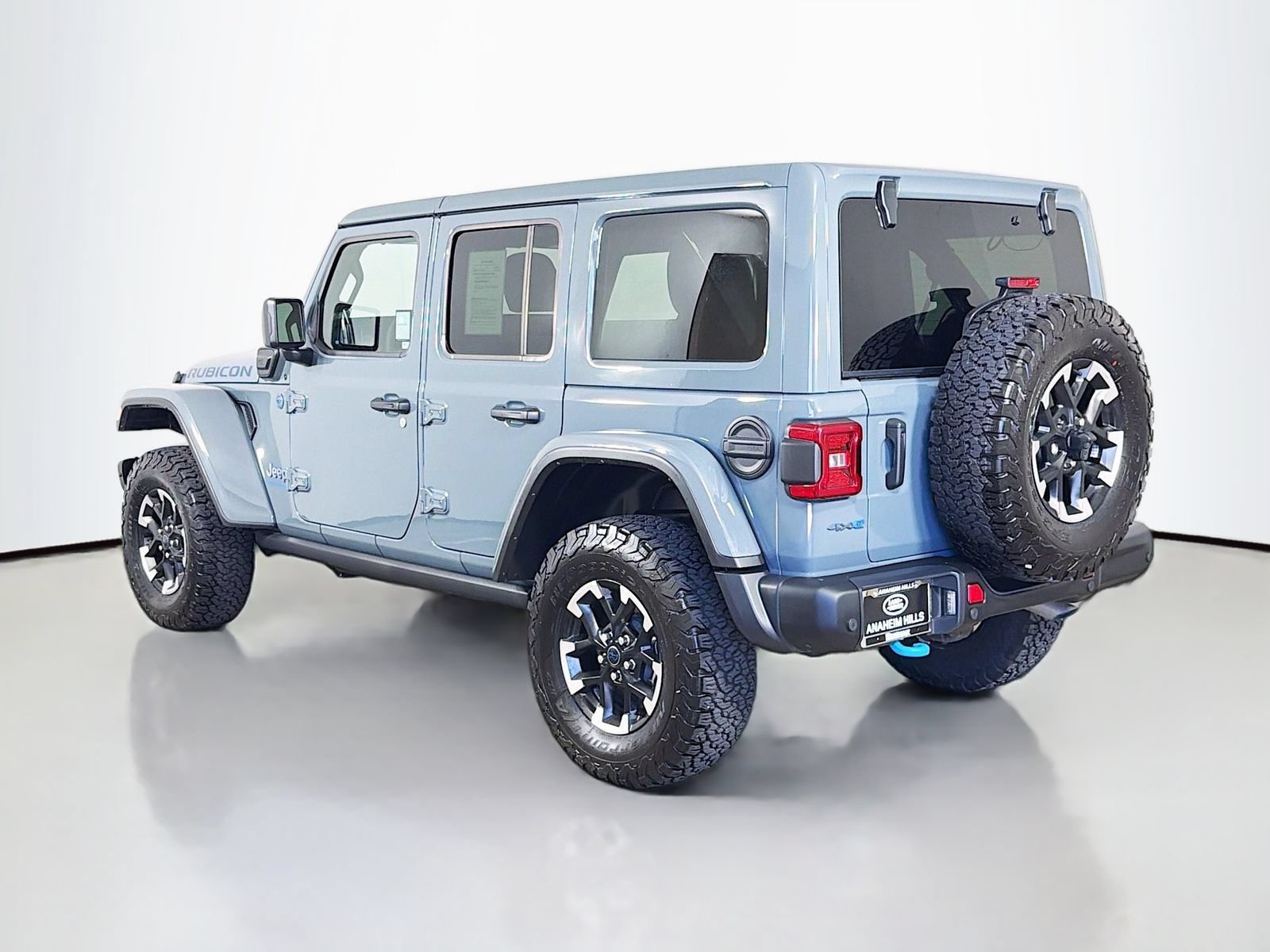 Used 2025 Jeep Wrangler Unlimited Rubicon 4xe AWD/4WD image 3