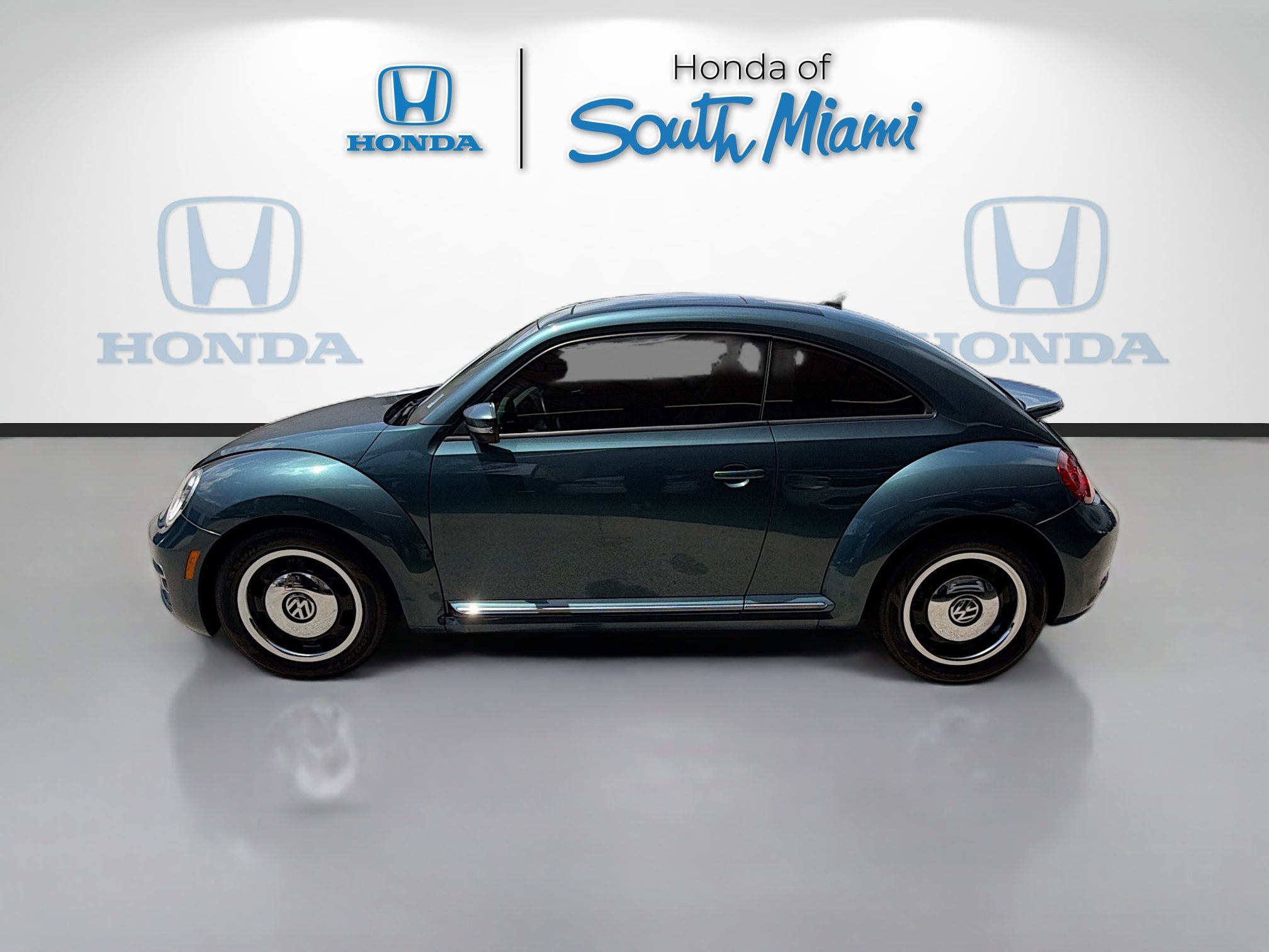 Used 2018 Volkswagen Beetle 2.0T Coast FWD image 4