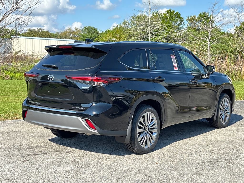 New 2026 Toyota Highlander Platinum image 4