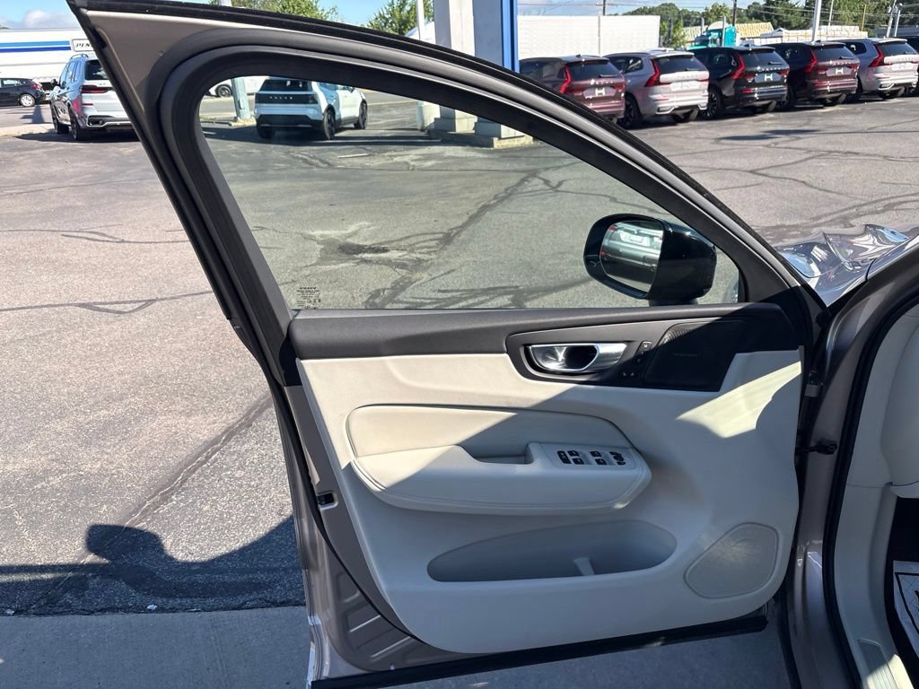 Certified 2025 Volvo XC60 T8 Ultra AWD/4WD image 15