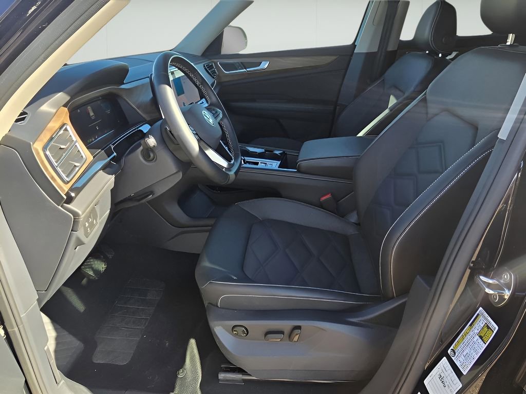 Used 2025 Volkswagen Atlas SE image 12