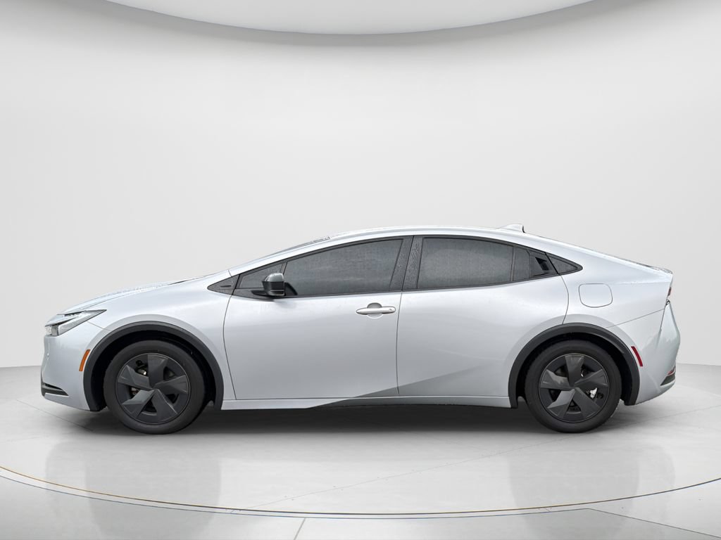 Used 2025 Toyota Prius LE FWD image 8