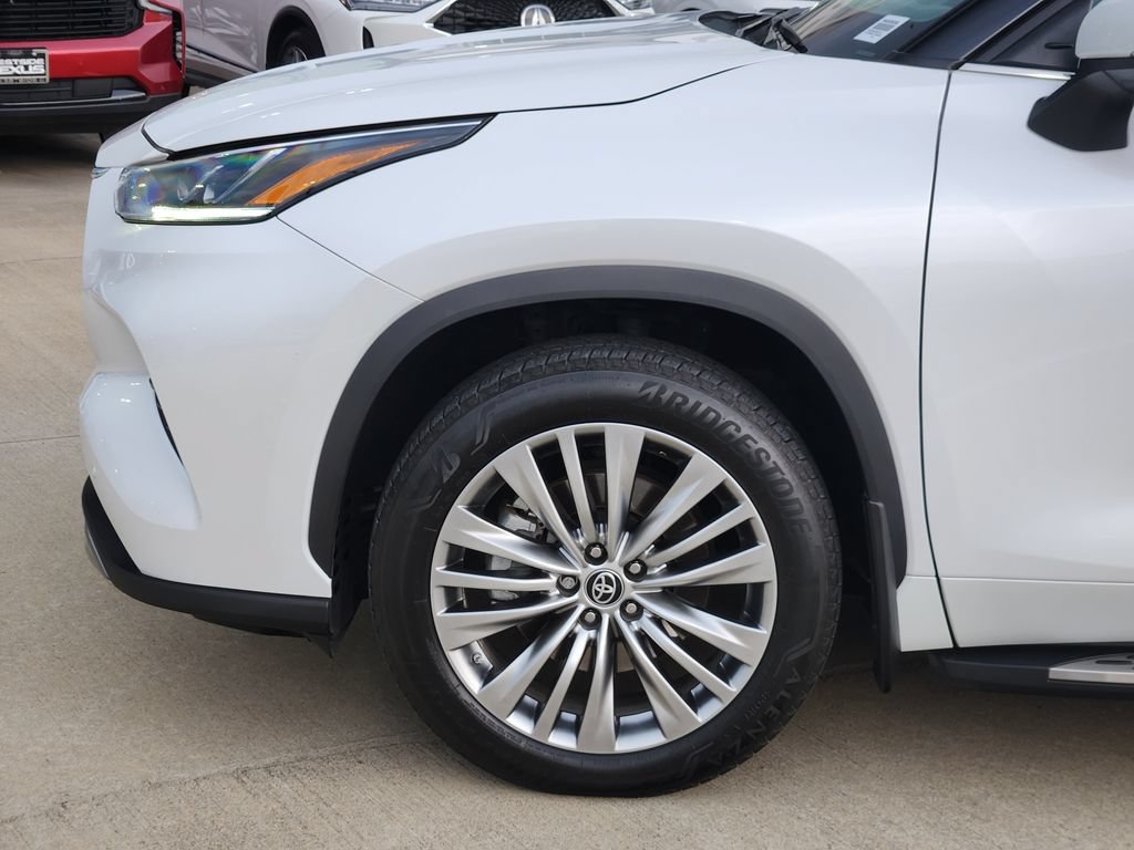 Used 2023 Toyota Highlander Platinum FWD image 8
