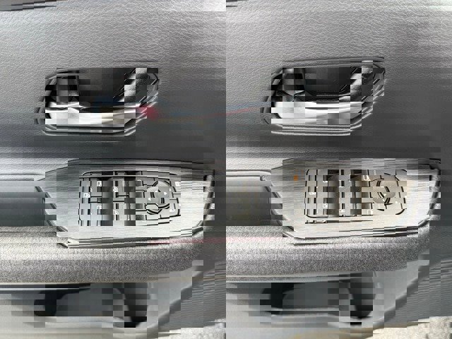 New 2025 Nissan Kicks SV image 11