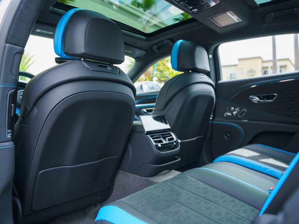 Used 2025 Bentley Flying Spur Plug-In Hybrid AWD/4WD image 14
