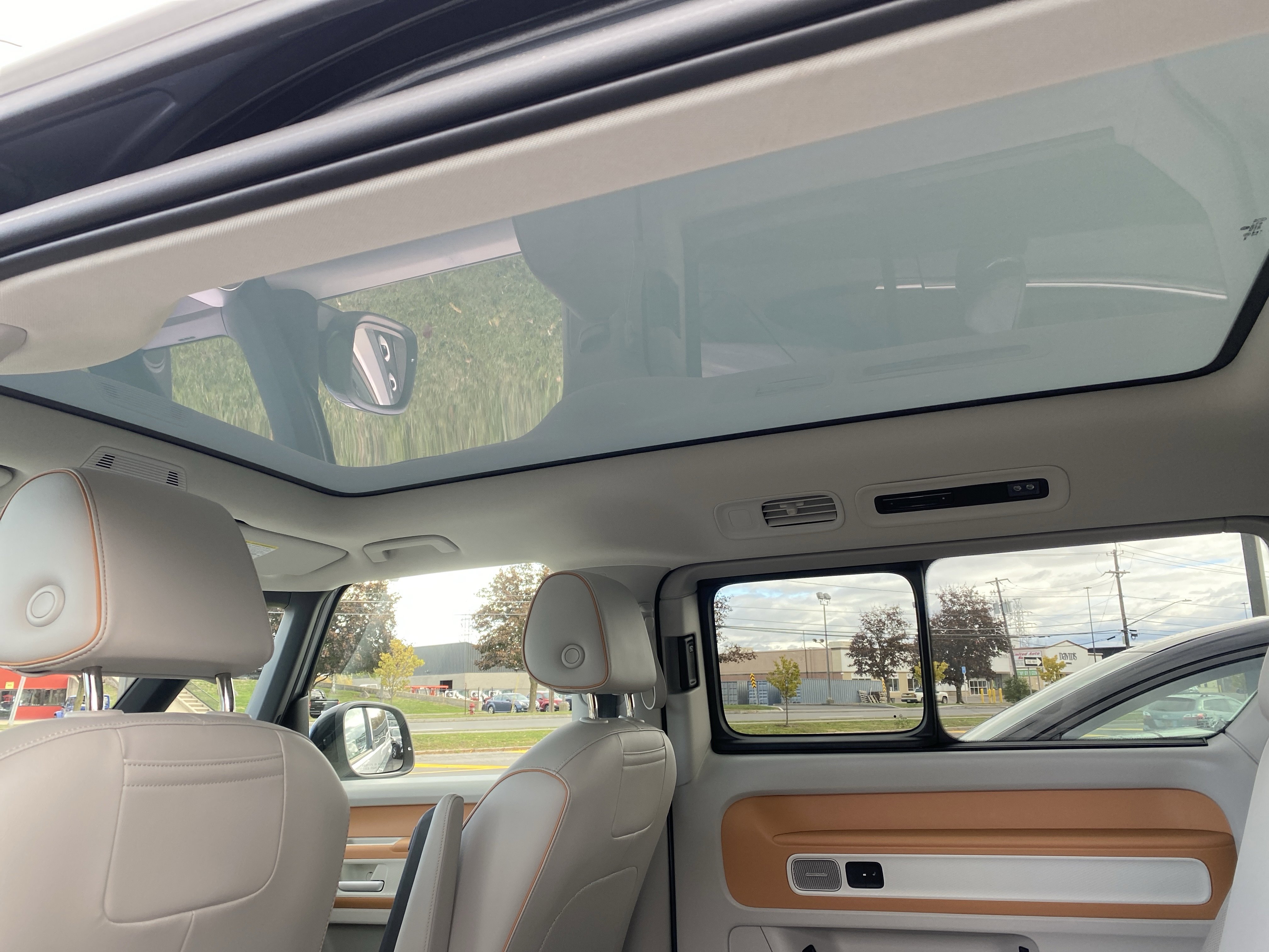 Used 2025 Volkswagen ID. Buzz 1st Edition image 21