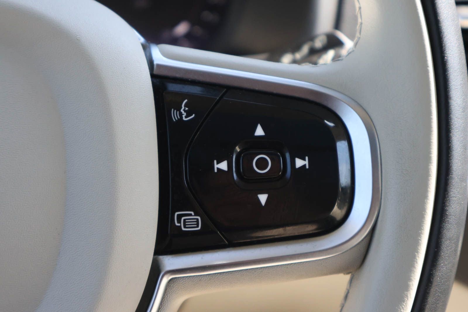 Used 2023 Volvo XC90 B6 Ultimate w/ Protection Package Premier AWD/4WD image 37