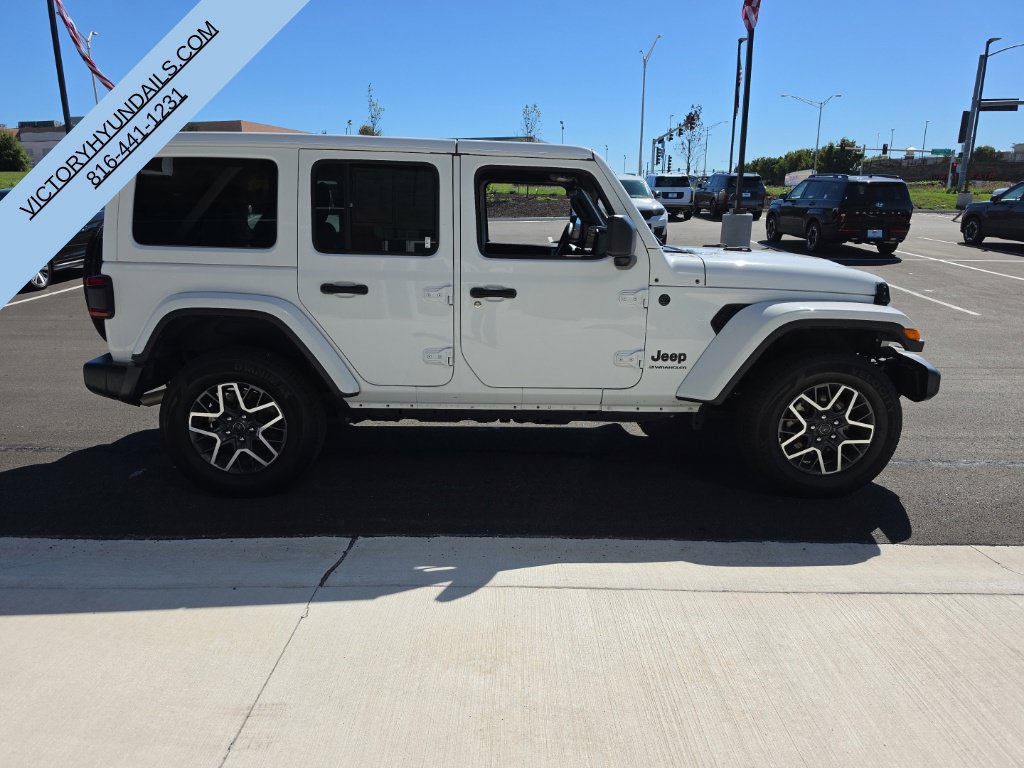 Used 2025 Jeep Wrangler Unlimited Sahara AWD/4WD image 7