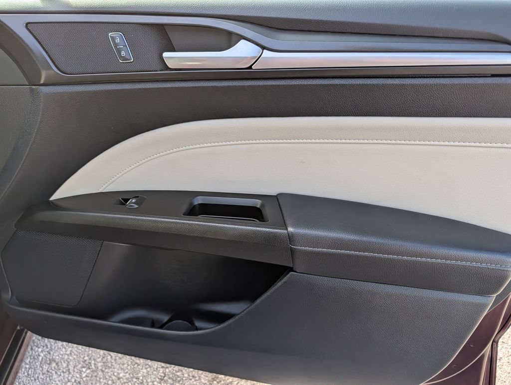 Used 2018 Ford Fusion Titanium FWD image 34