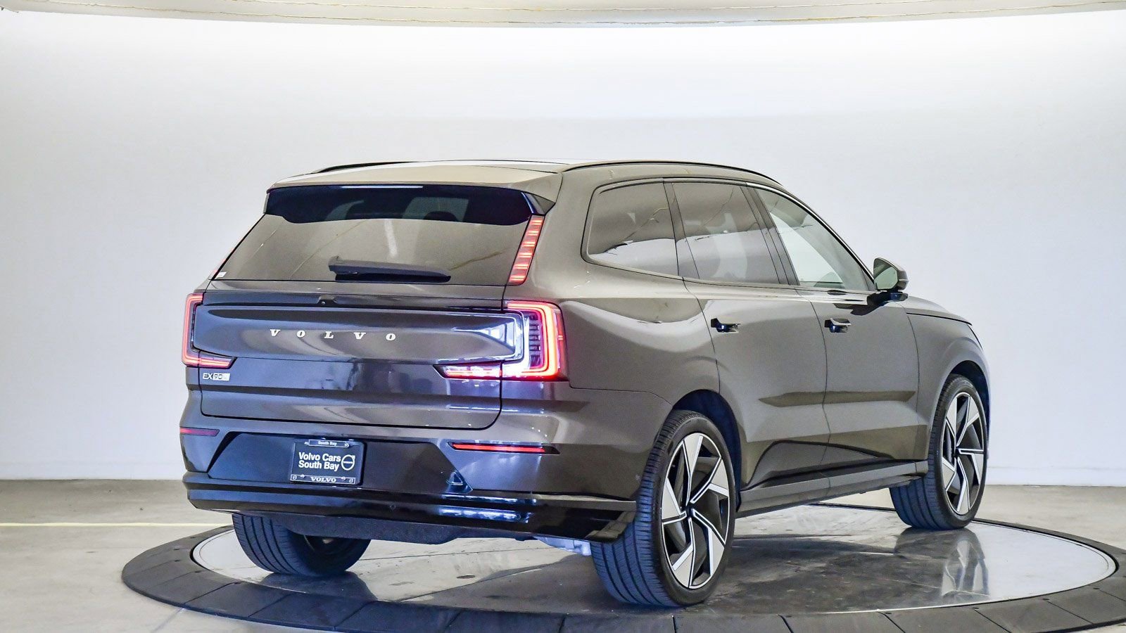 Certified 2025 Volvo EX90 Ultra image 5