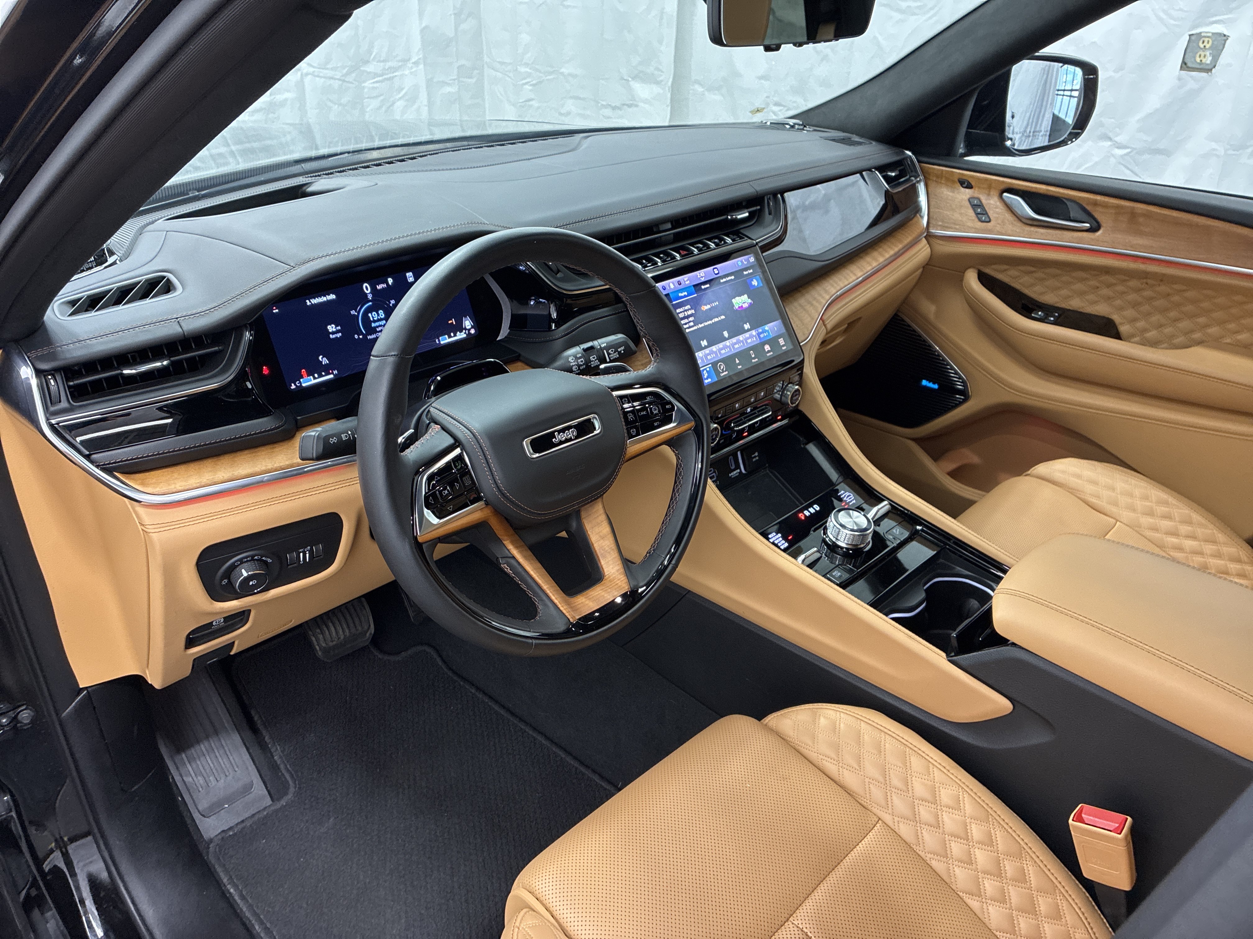 Certified 2024 Jeep Grand Cherokee L Summit AWD/4WD image 19