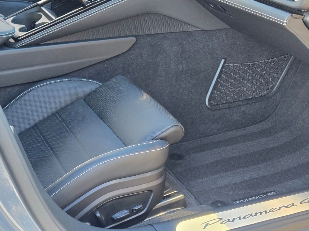 Used 2025 Porsche Panamera 4 image 38