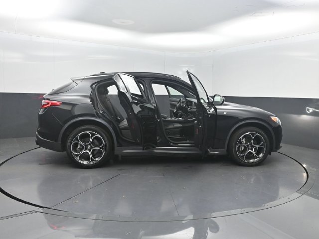Used 2023 Alfa Romeo Stelvio Ti AWD/4WD image 36