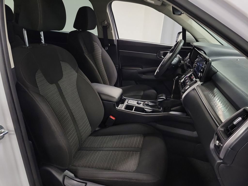 Used 2023 Kia Sorento LX image 27