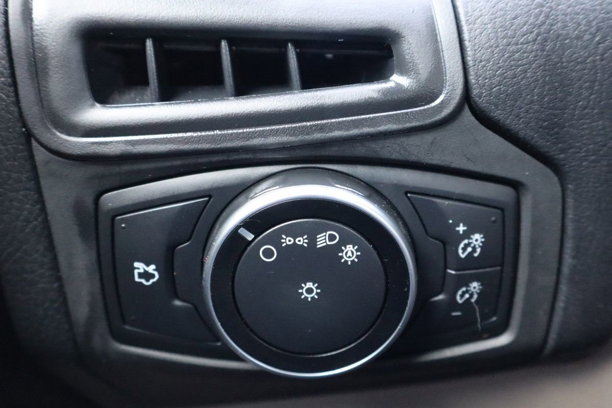 Used 2018 Ford Focus SE image 28