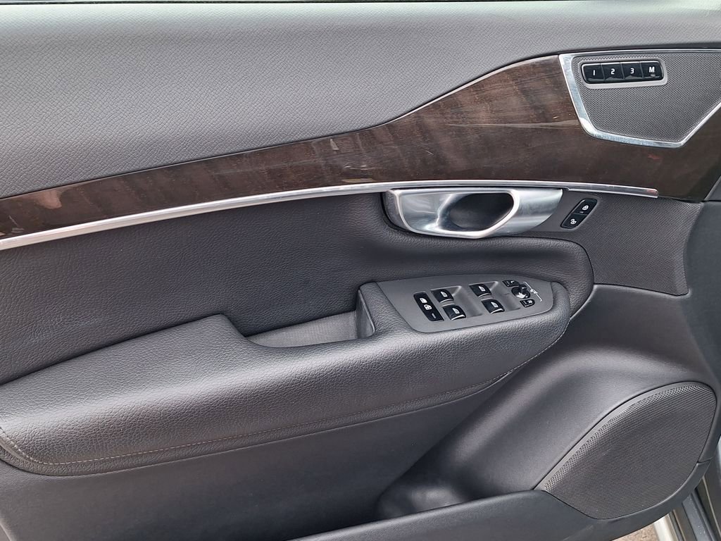 Used 2018 Volvo XC90 T6 Momentum image 9