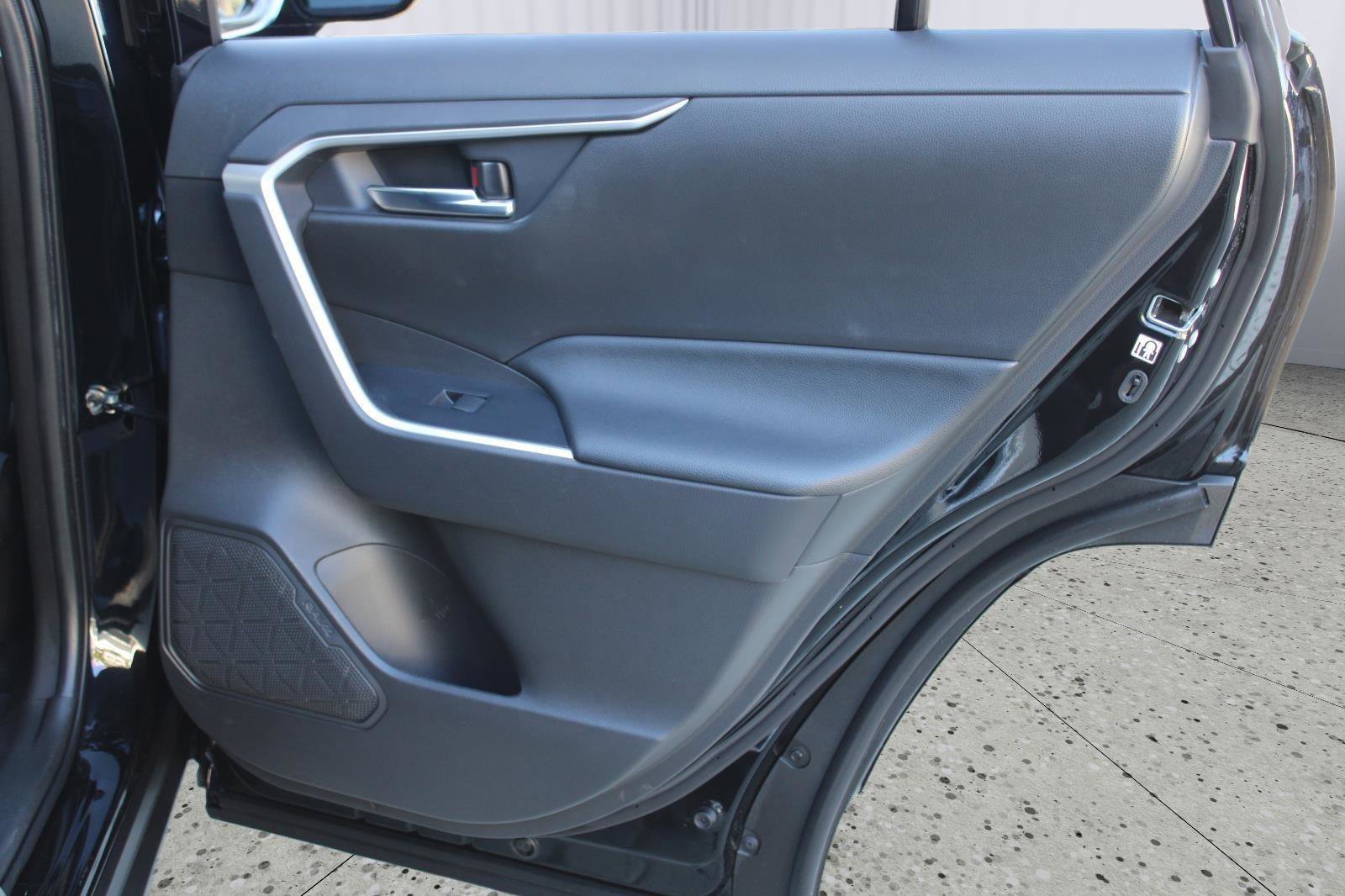 Used 2021 Toyota RAV4 AWD Hybrid image 40