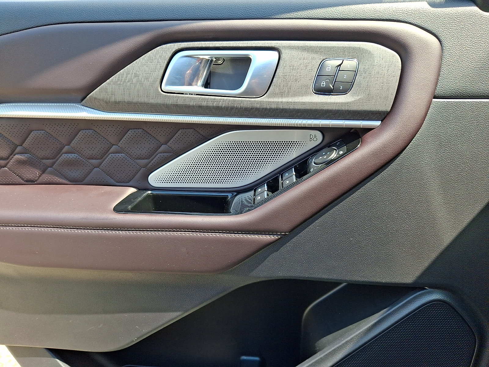 Certified 2025 Ford Explorer Platinum w/ LUX Leather Package AWD/4WD image 20