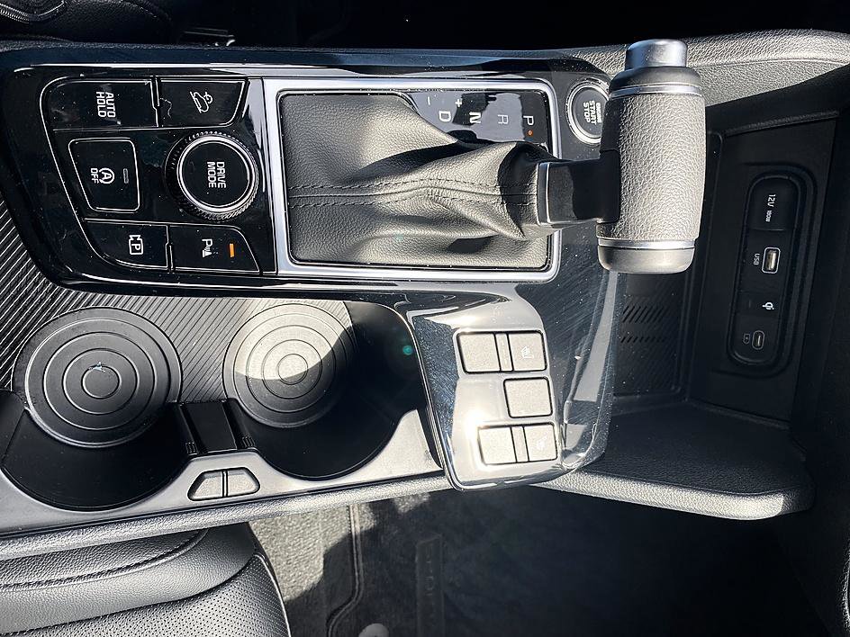 Used 2025 Kia Sportage EX image 13