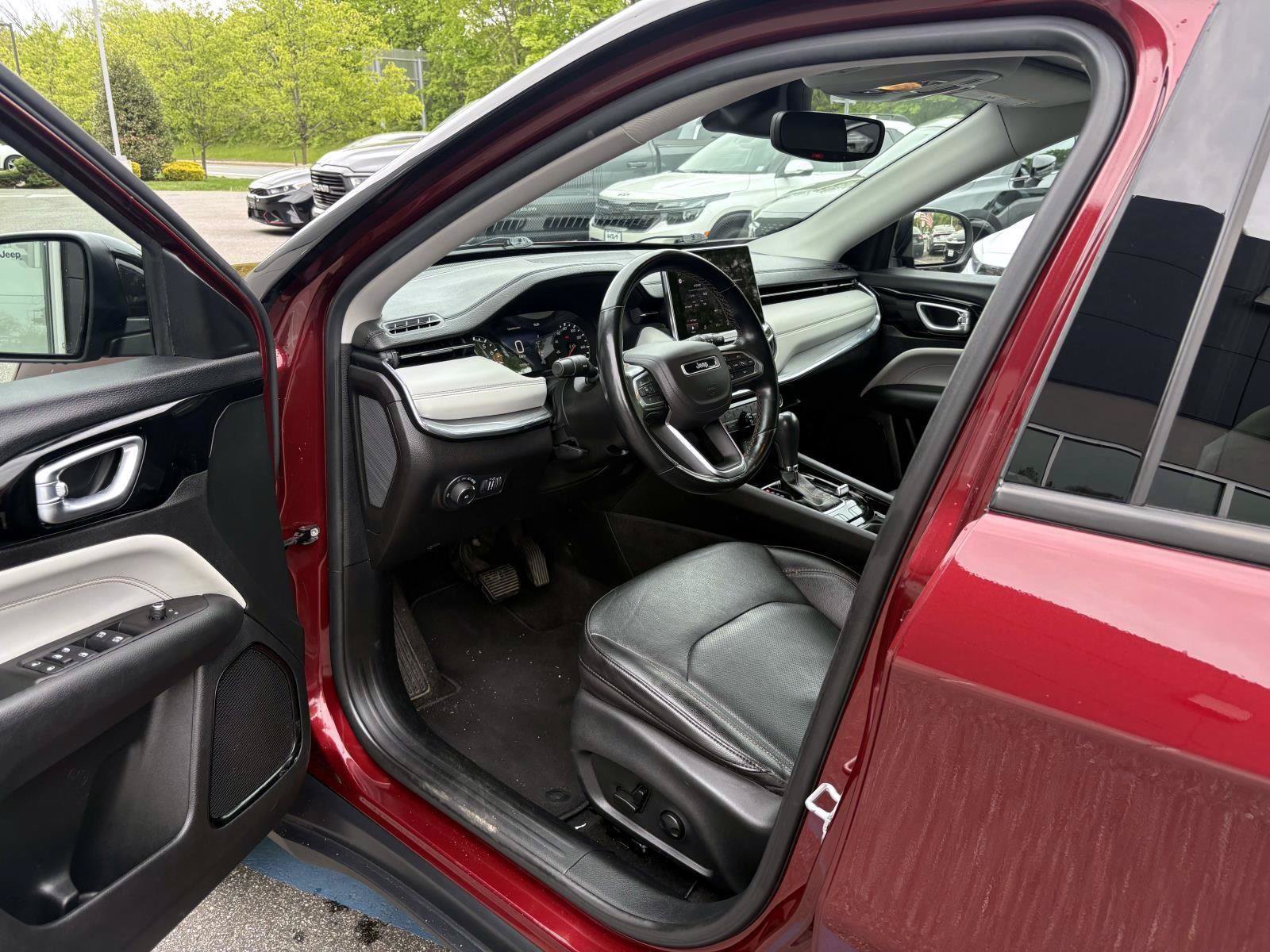 Used 2022 Jeep Compass Limited AWD/4WD image 12