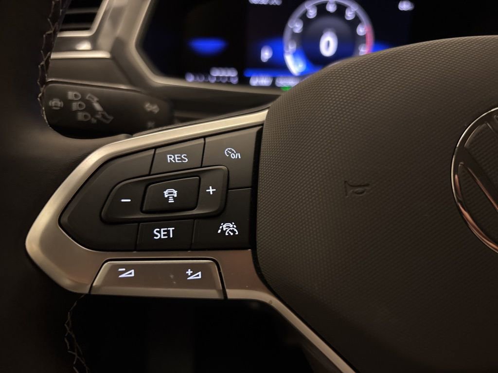 Used 2024 Volkswagen Tiguan SE image 15