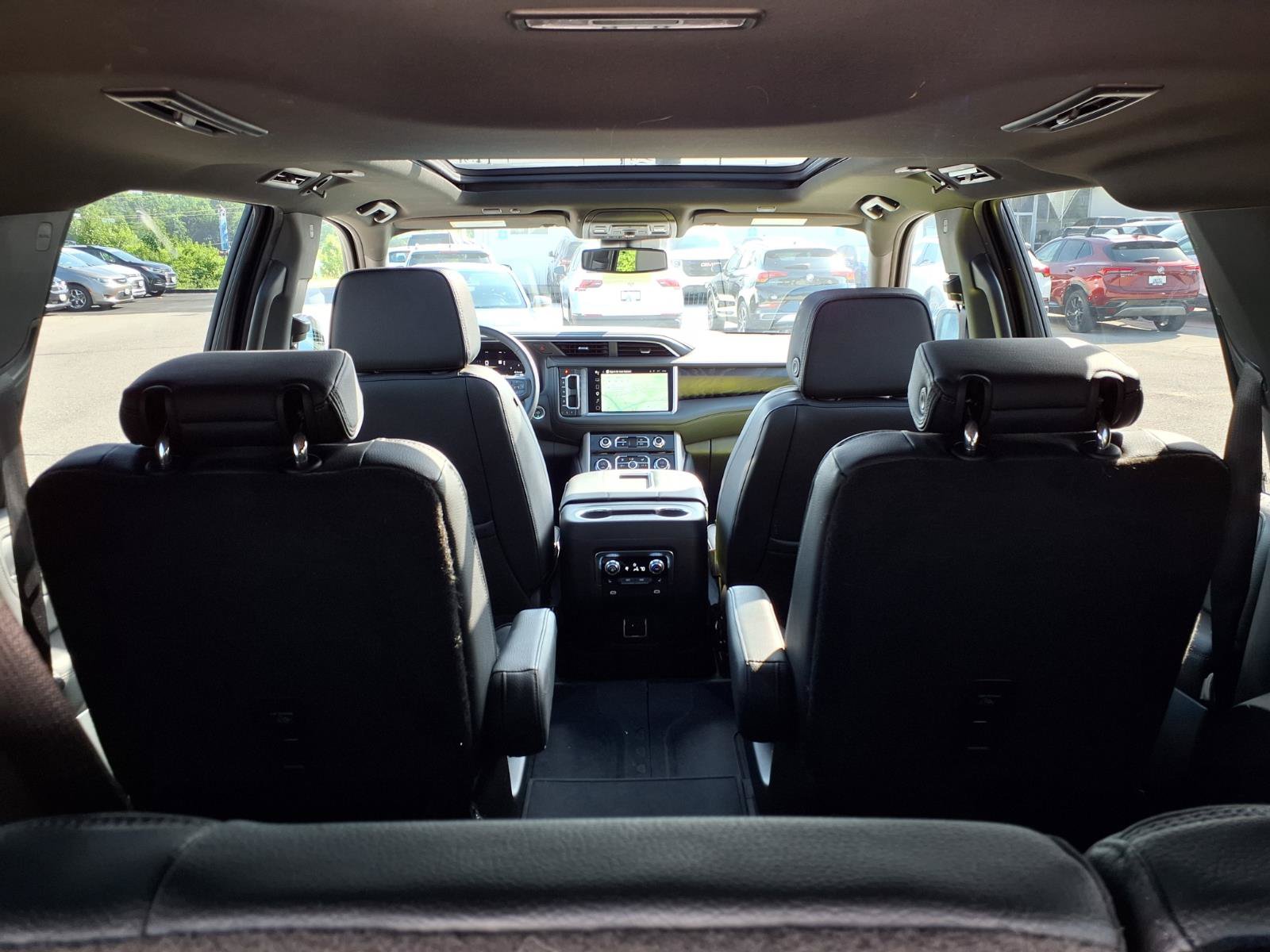 Used 2024 GMC Yukon XL Denali AWD/4WD image 36