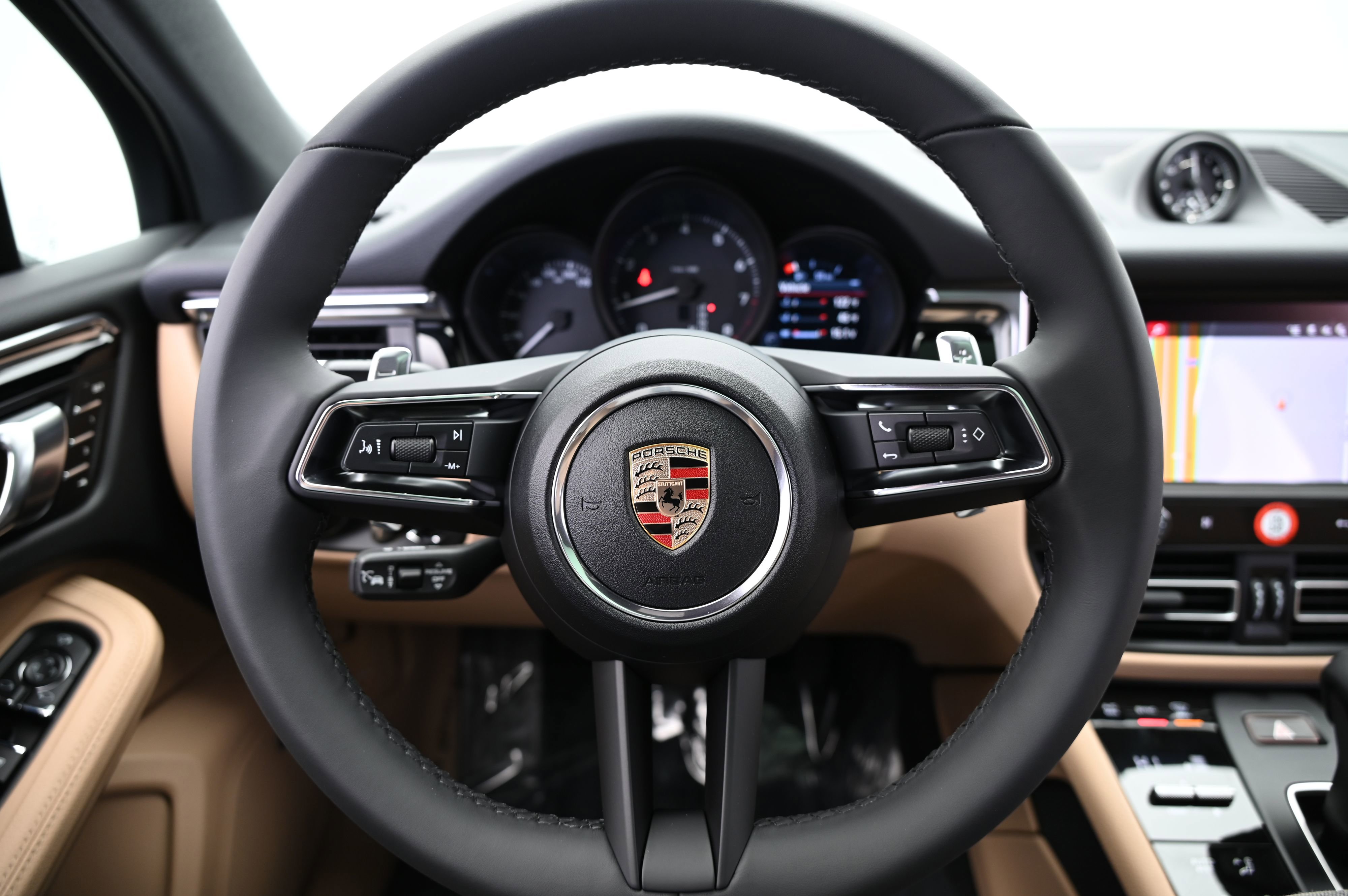 Used 2025 Porsche Macan image 45