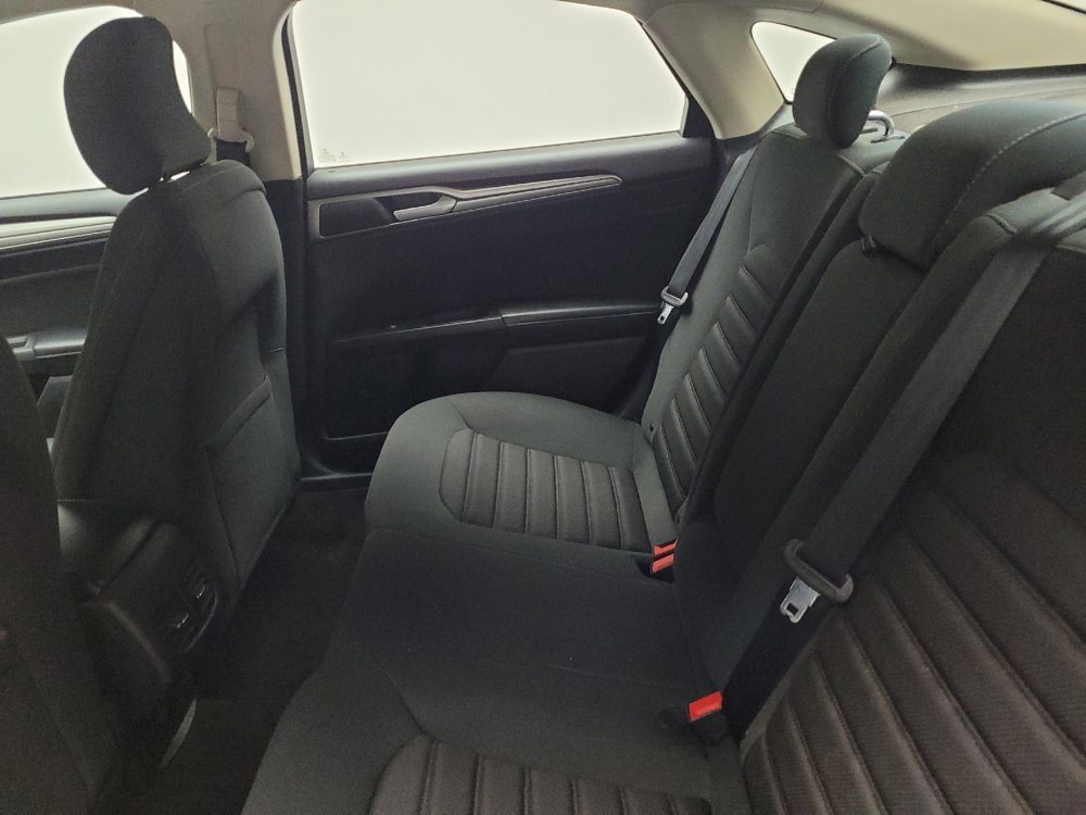 Used 2019 Ford Fusion SE FWD image 18
