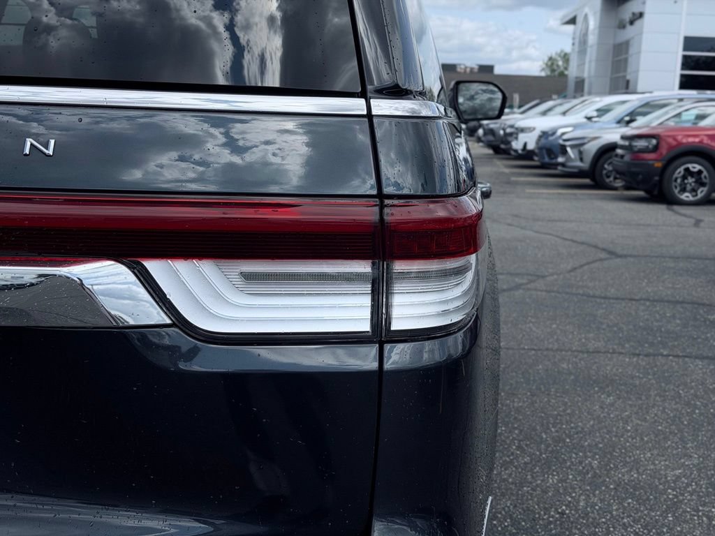 Used 2022 Lincoln Navigator 4WD image 8