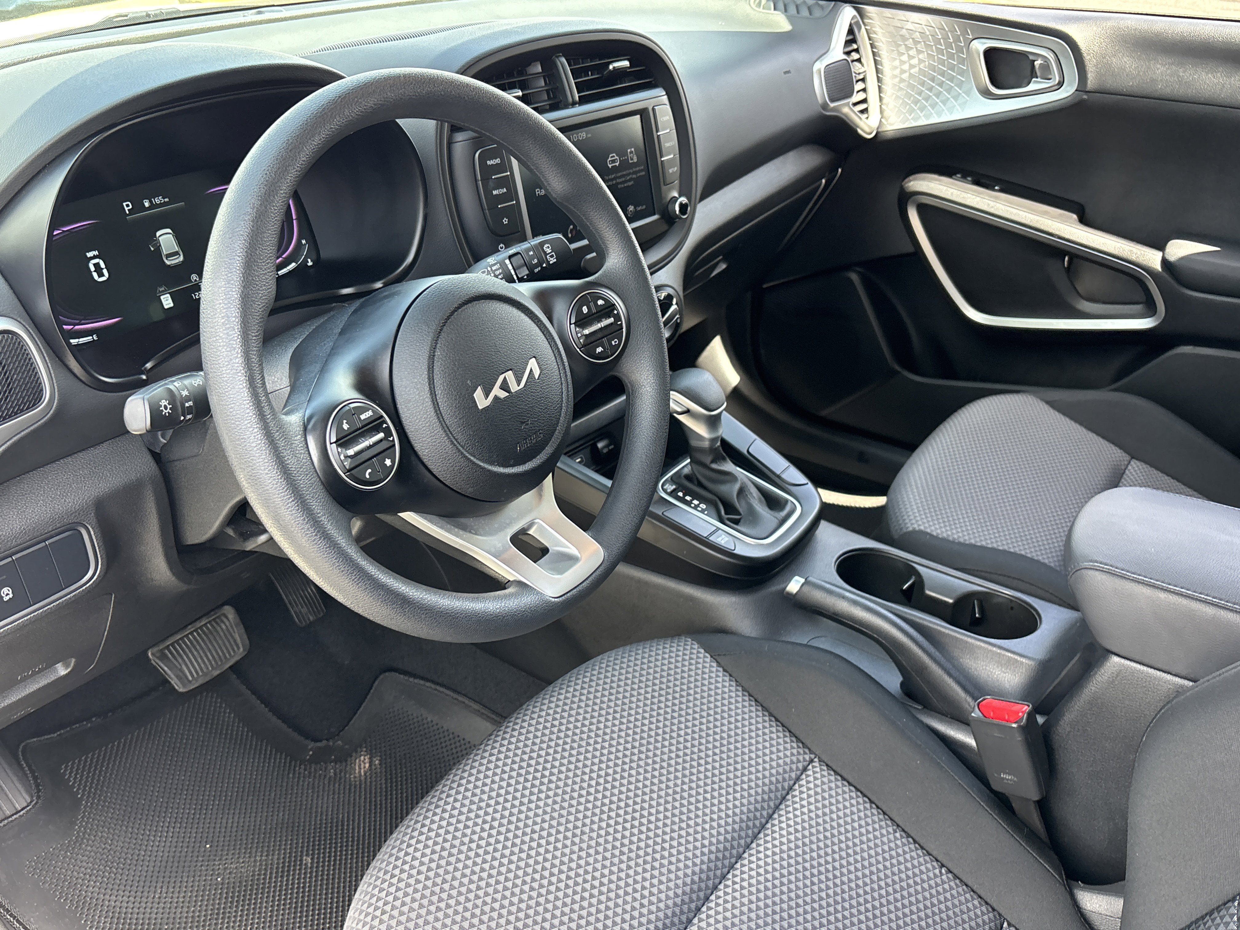 Certified 2025 Kia Soul LX w/ LX Technology Package FWD image 16