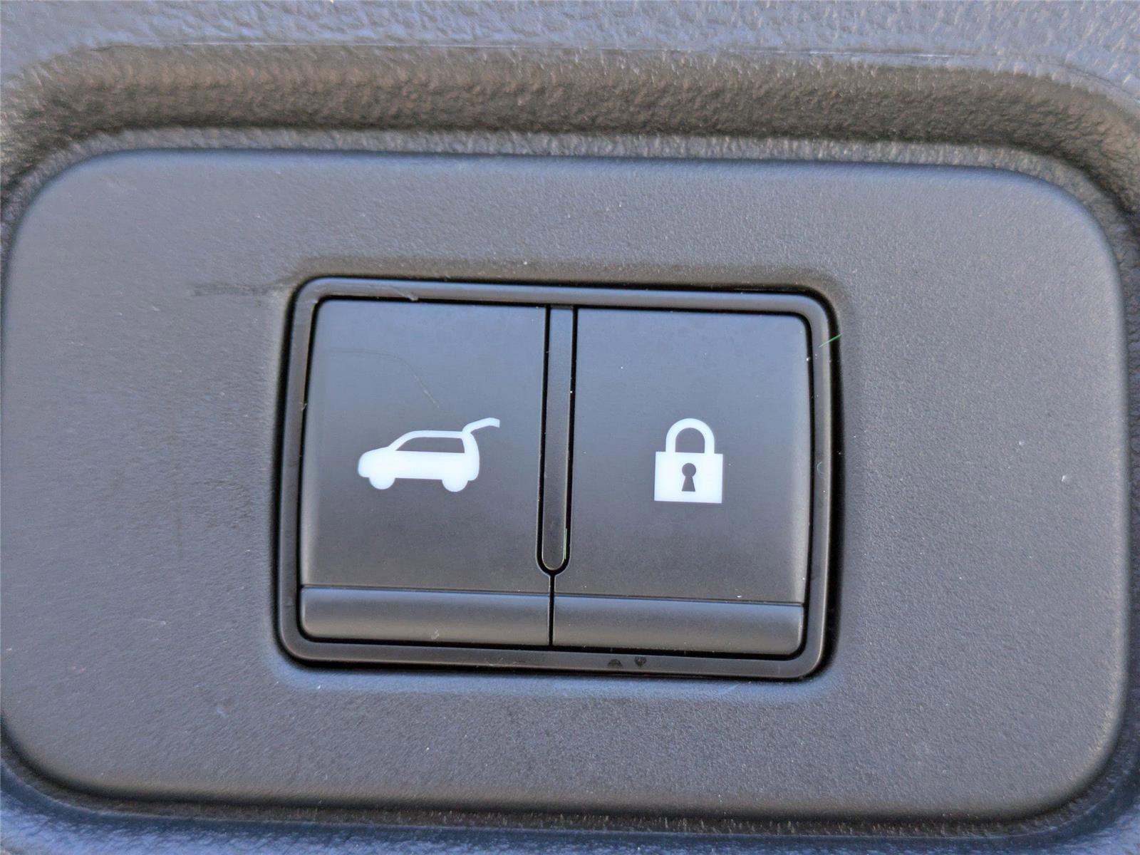 Used 2025 Nissan Pathfinder SV AWD/4WD image 16