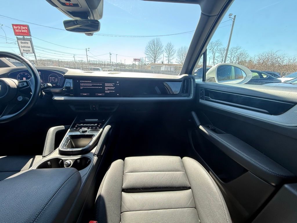 Used 2024 Porsche Cayenne image 28