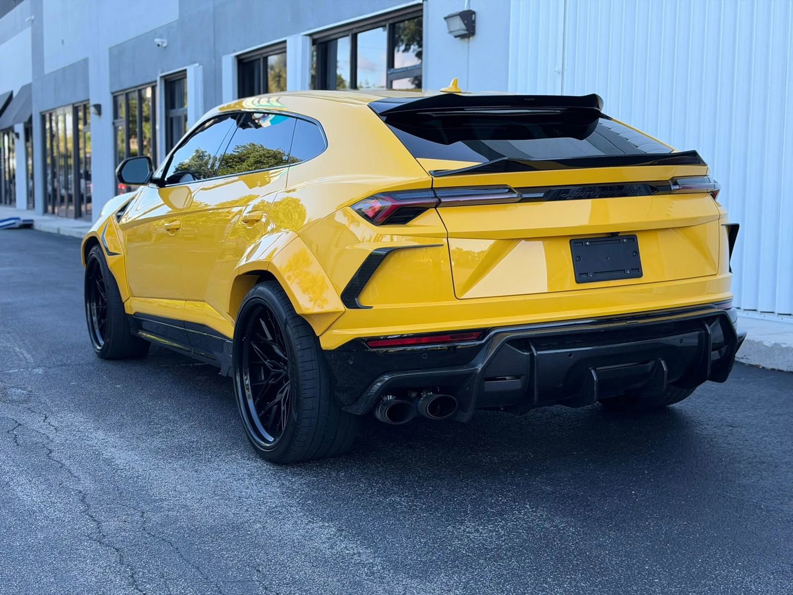 Used 2021 Lamborghini Urus AWD/4WD image 11