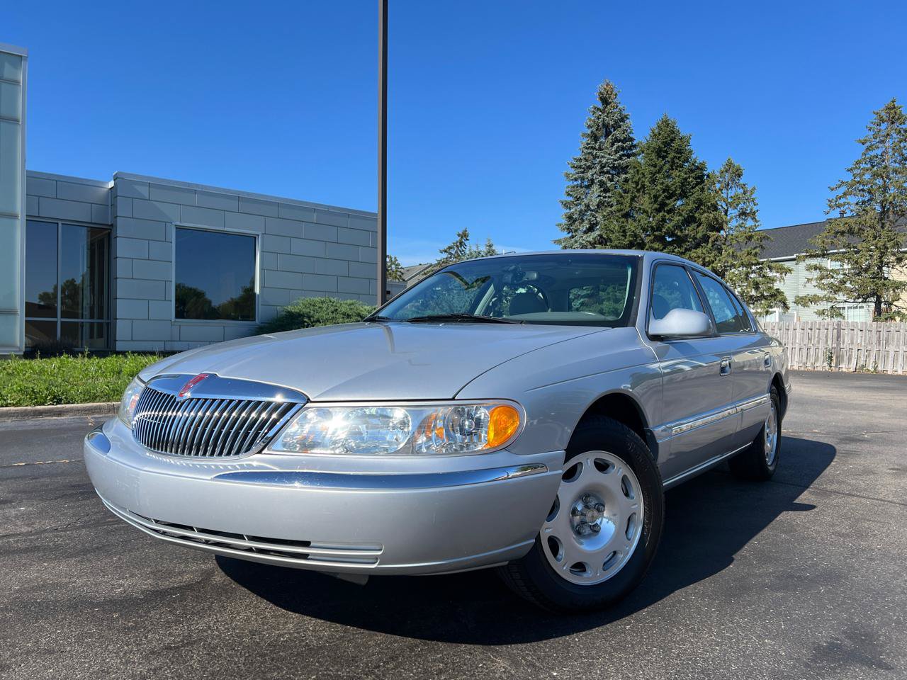 Used 2000 Lincoln Continental FWD image 2