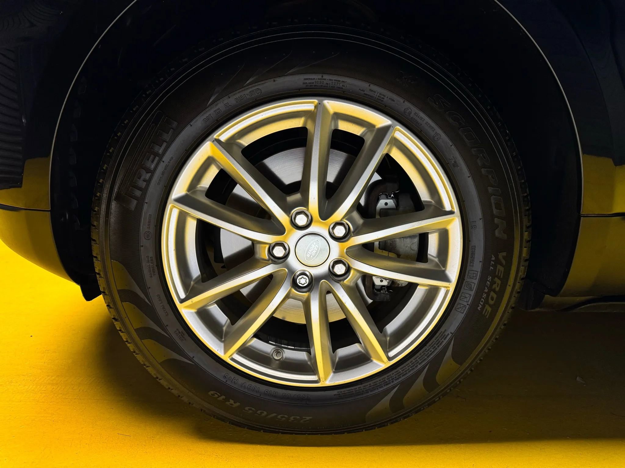 Used 2016 Land Rover Range Rover Sport SE image 10